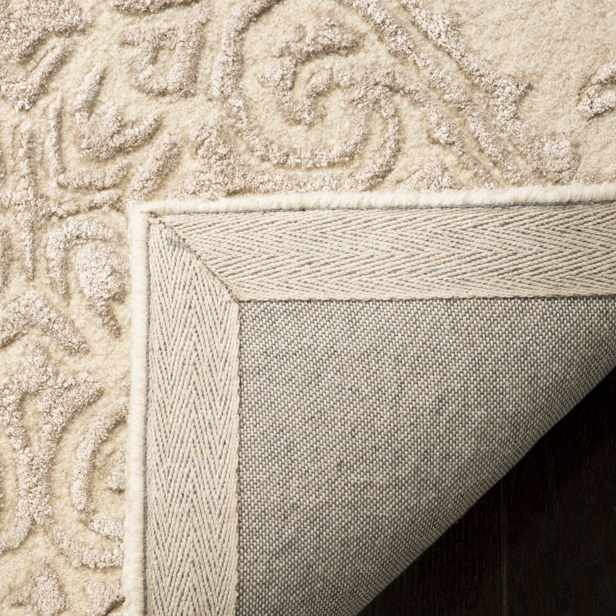 SAFAVIEH Glamour Georgene Damask Area Rug, Ivory/Beige, 4' x 6'