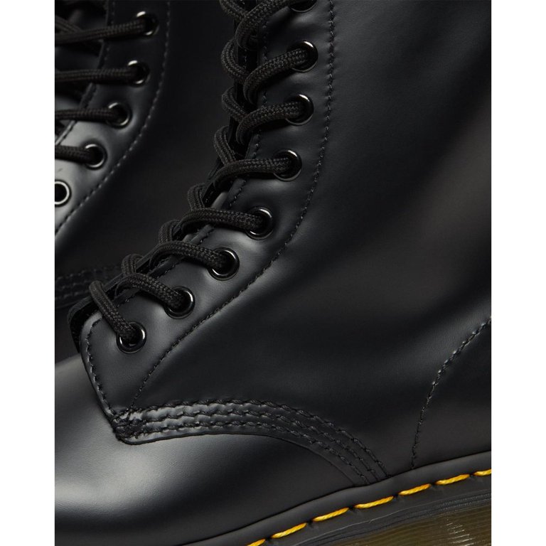 1460 Women's Smooth Leather Lace Up Boots in Black, Dr. Martens