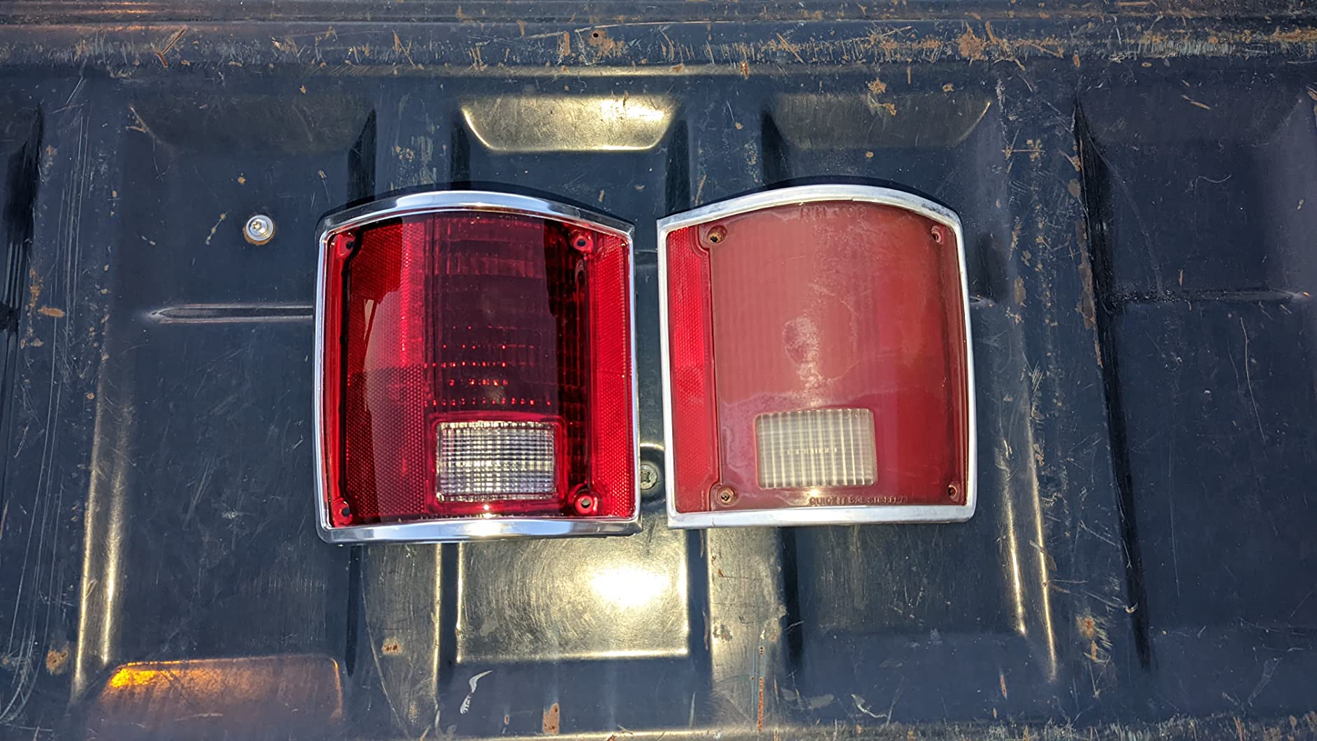 1973-91 Chevy Truck C/K 10 Fleetside Tail Lamp Lens W/o Chrome Trim