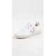 thumbnail image 2 of Tenis Veja V-10 en piel, color blancos y platine para mujer, 2 of 4