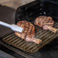 thumbnail image 2 of Accesorio para parrilla Traeger BAC772 ModiFIRE rejilla para sellar, 2 of 7