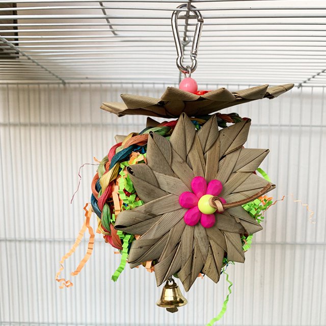BeesClover Parrot Hanging Chewing Toys with Natural Palm Leaf Rattan Ball Shred Foraging Toy for Small Medium Parrot Birds (Random Colors)