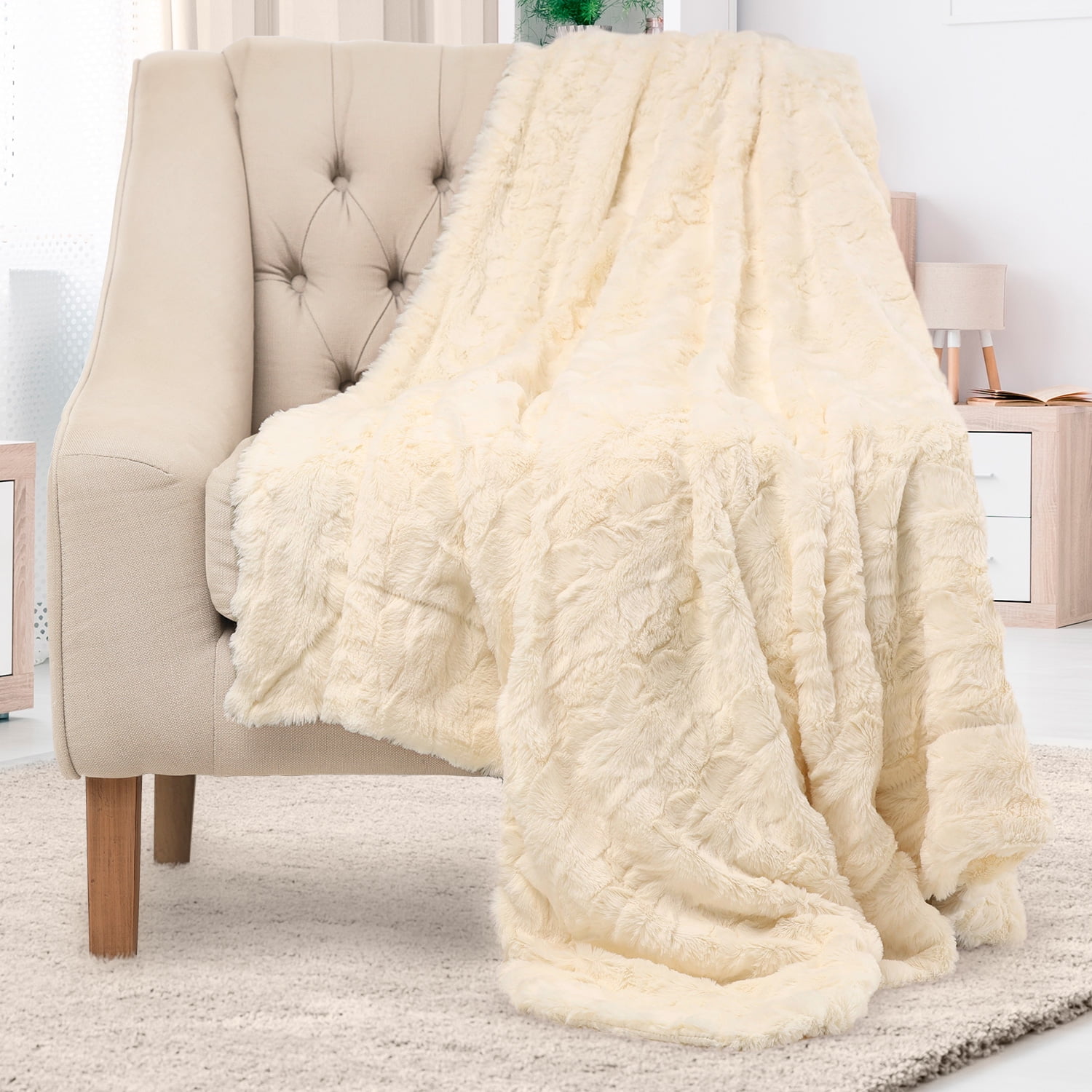 Tip Dyed Faux Fur Throw  Soft Cozy Warm and Fluffy 50 x 60 inches White Mink 
