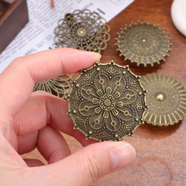 CRAFTHROU 5 Pcs Clips de Châle avec Design de Fleur Creuse Vintage Clips de Cardigan en Alliage pour Décoration