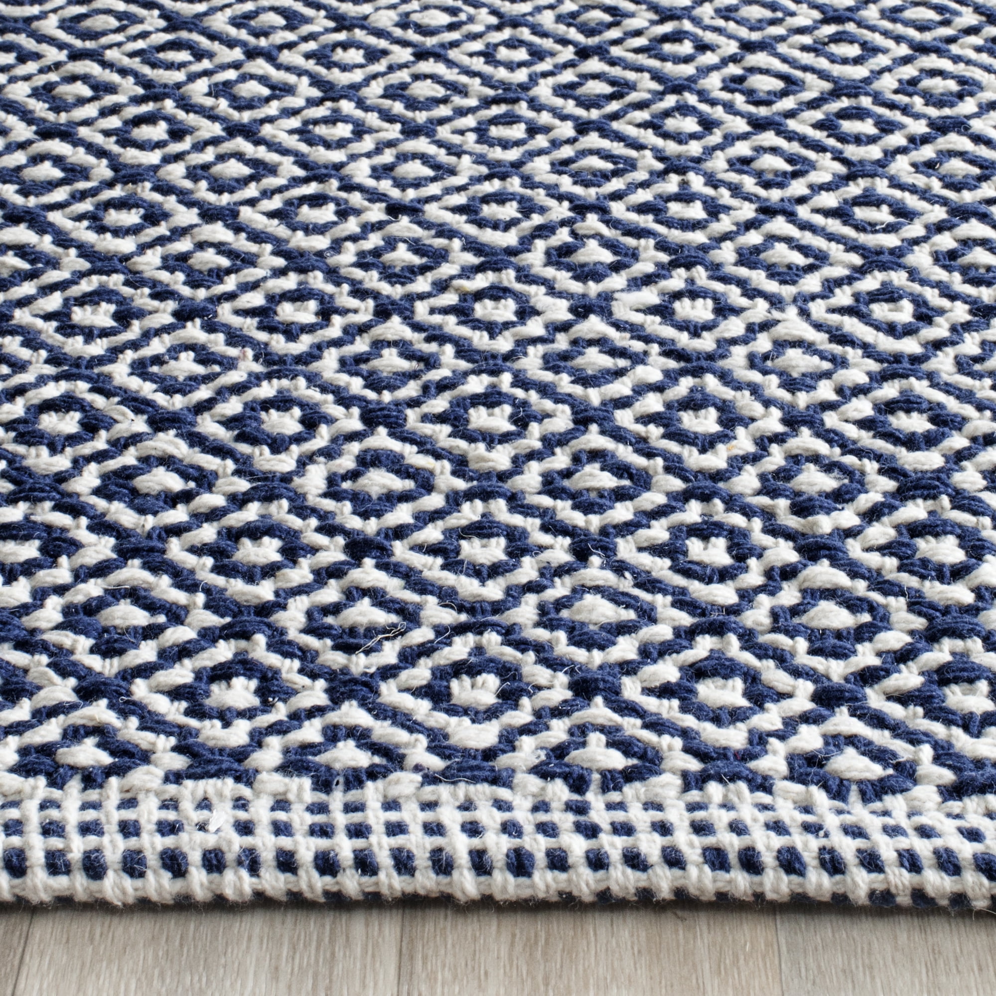 SAFAVIEH Montauk Audra Geometric Cotton Runner Rug, Ivory/Navy, 2'3" x 11'7"