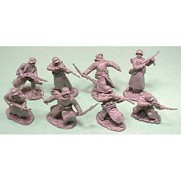 1/32 WWII German Soldiers in Long Coats Figure Playset (16)