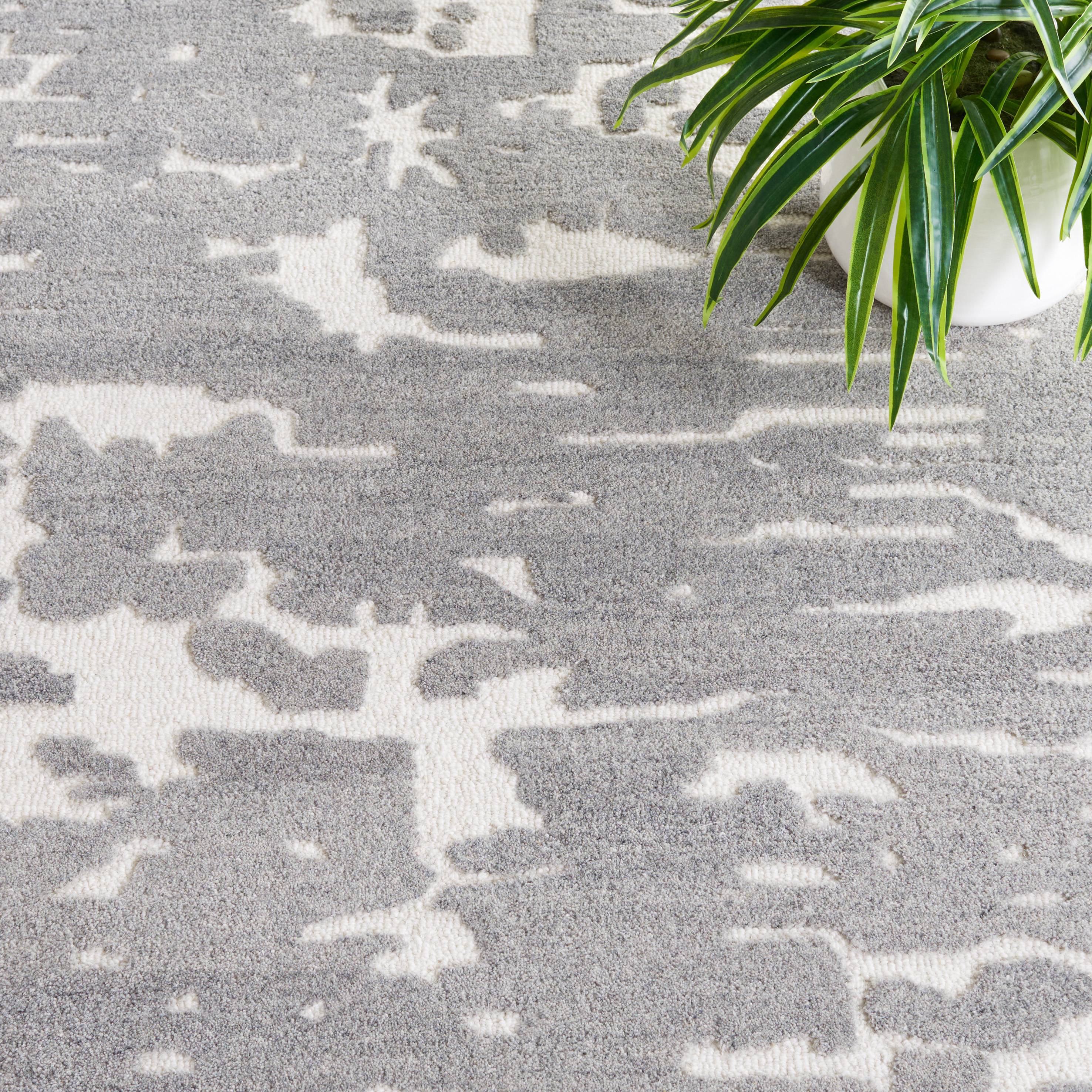 SAFAVIEH Chatham Isidora Geometric Runner Rug, Grey/Ivory, 2'3" x 8'