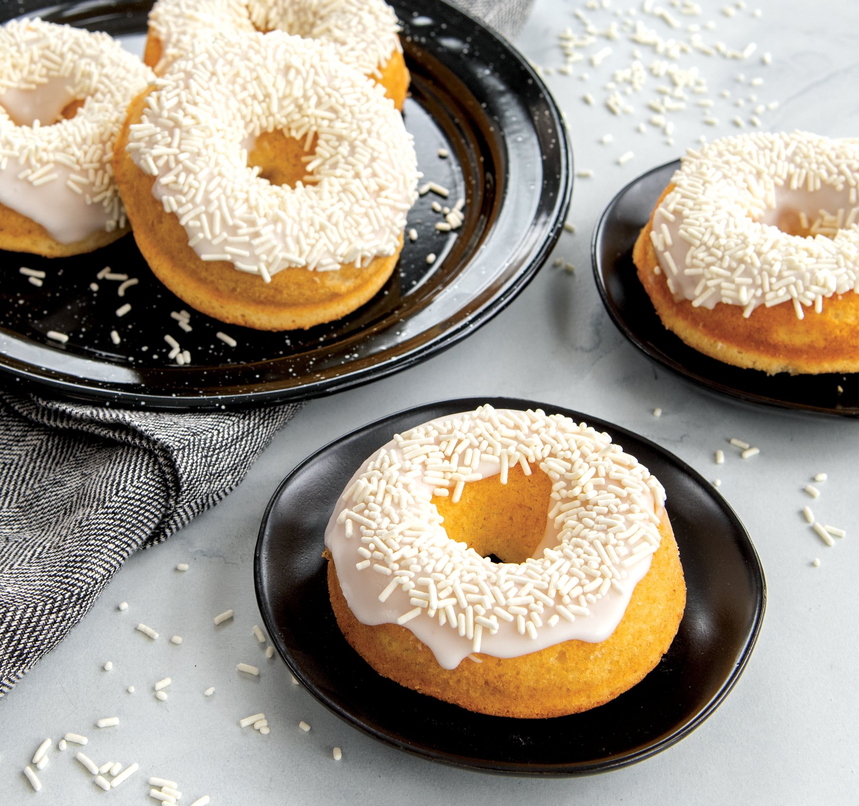 (4 pack) Nordic Ware 6 Cavity Nonstick Steel Donut Pan