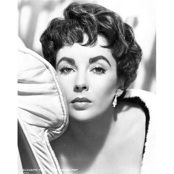 Elizabeth Taylor Looking Away in Black and White Photo Print (8 x 10)