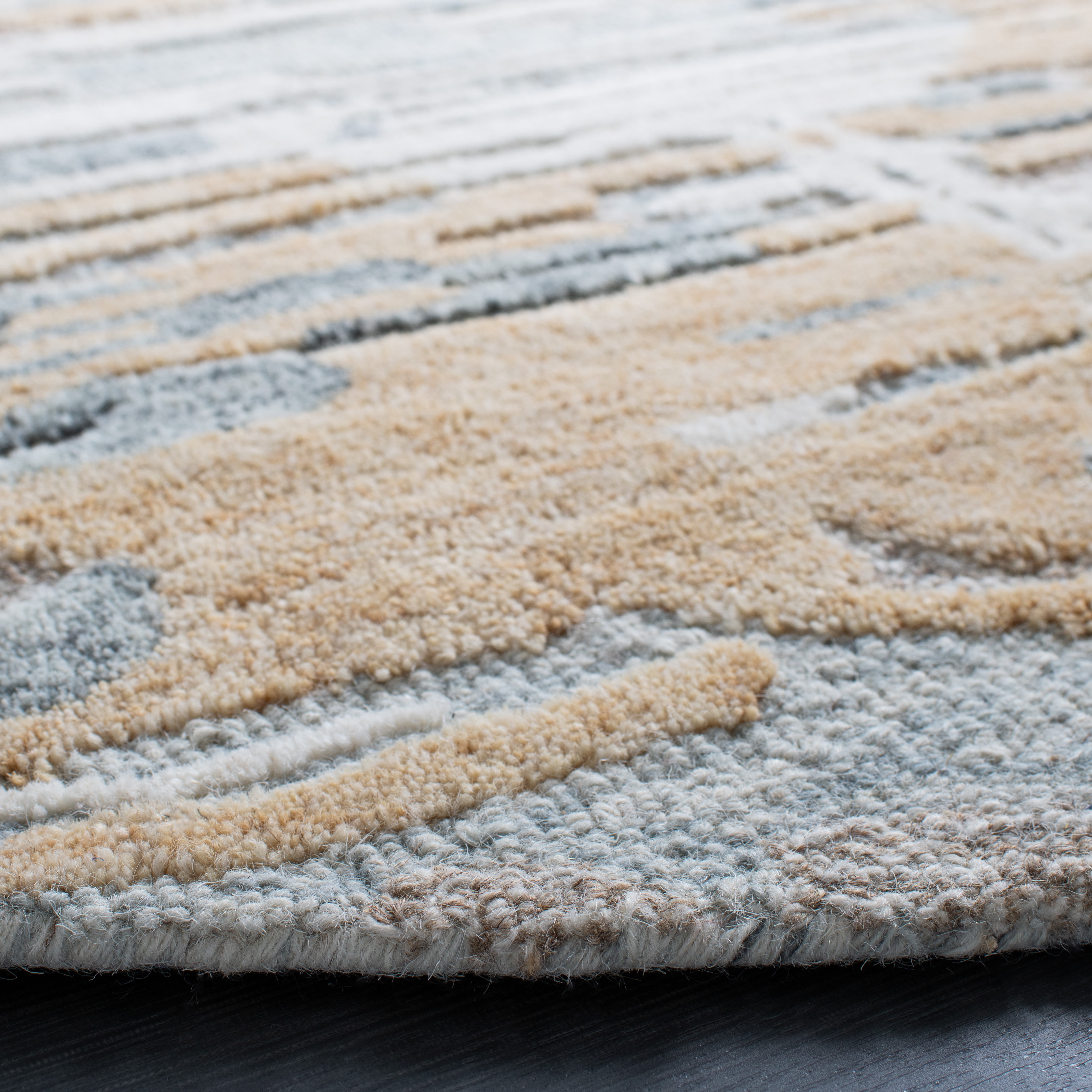 Safavieh Metro Mirjana Distressed Area Rug, Natural/Gold, 6' x 6' Round