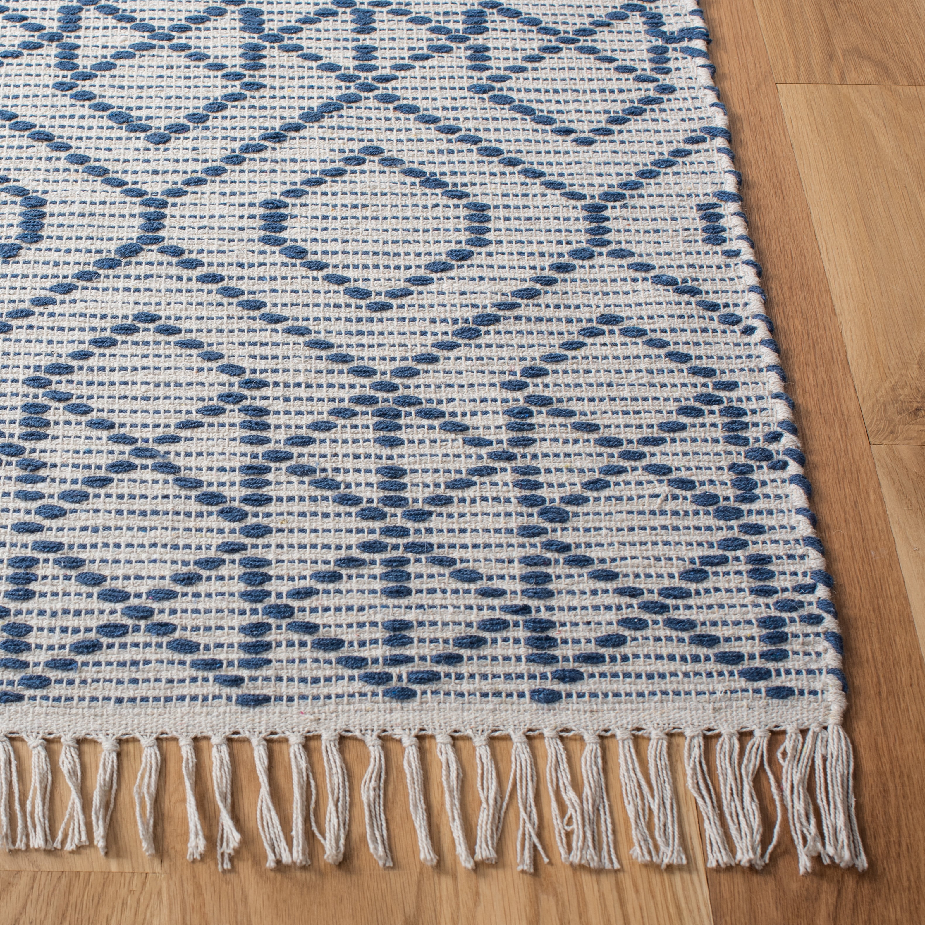SAFAVIEH Montauk Lars Geometric Cotton Area Rug, Navy/Beige, 4' x 6'