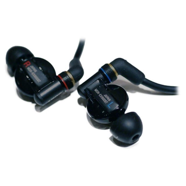 auriculares sony mdr-ex800st con impedancia de 16ω Auriculares intrauditivos Sony MDR-EX800ST importación Japón, primer plano de ambos buds negros con cable engomado, anillo azul (L) y rojo (R), carcasa brillante con texto 'MDR-EX800ST' y puntas de silicón negras; especificación visible 16 Ω, rango 3 Hz–28 kHz; a menudo usados para monitoreo y escucha detallada en entornos personales.