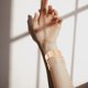 thumbnail image 2 of Pulsera de brazalete de metal de 4pcs Metal Pulsera abierta Amplia Pulseras Ajustable Muñeca Wrap Wrap, 2 of 6