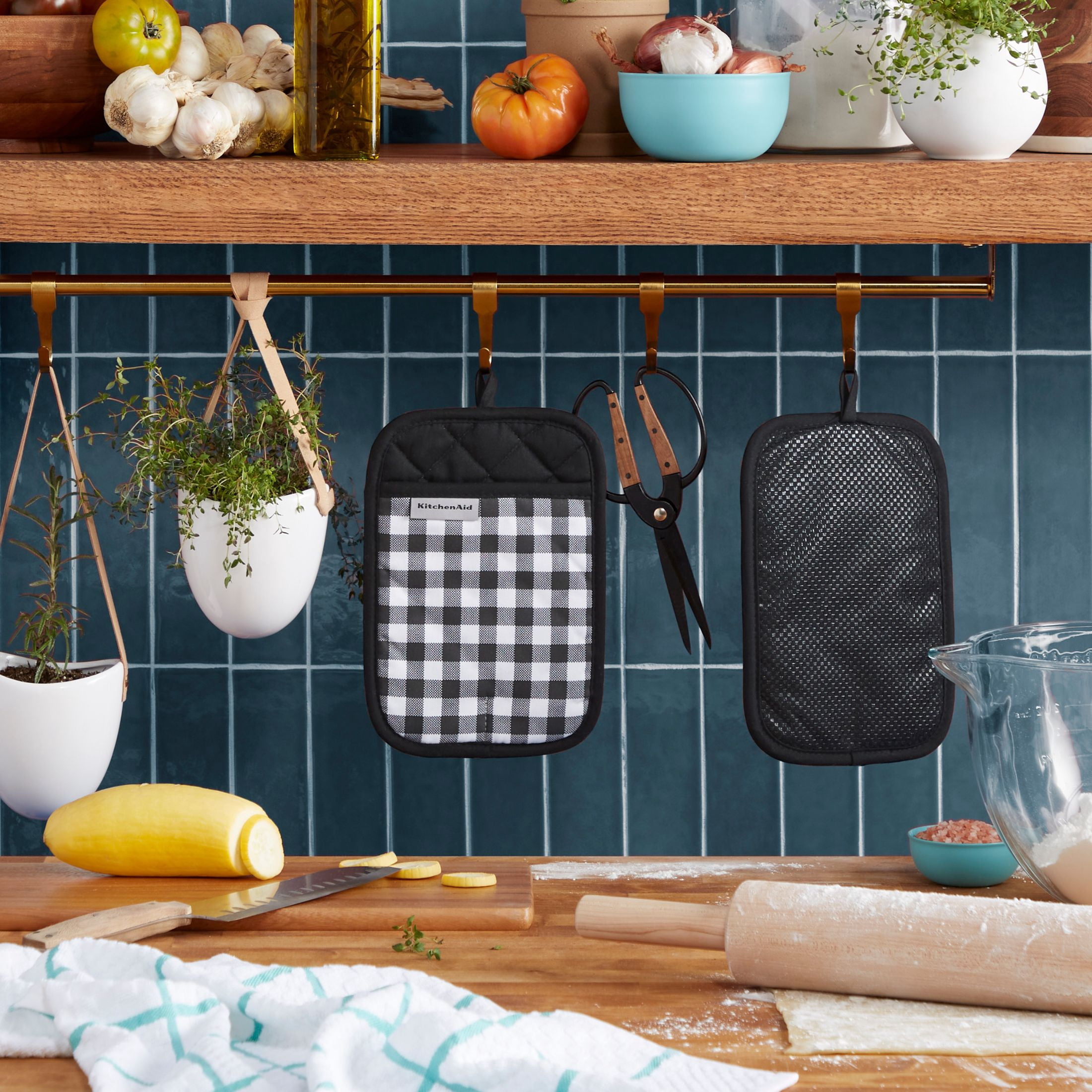 KITCHENAID Gingham Pot Holder 2-Pack Set, Matte Black, 7"x10"