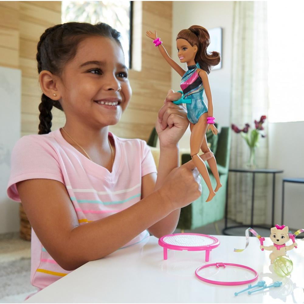with Trampoline and Gymnastics Accessories Barbie Dreamhouse Adventures Teresa Spin n Twirl Gymnast Doll in Leotard Gift for 3 to 7 Year Olds 11.5-Inch Brunette 