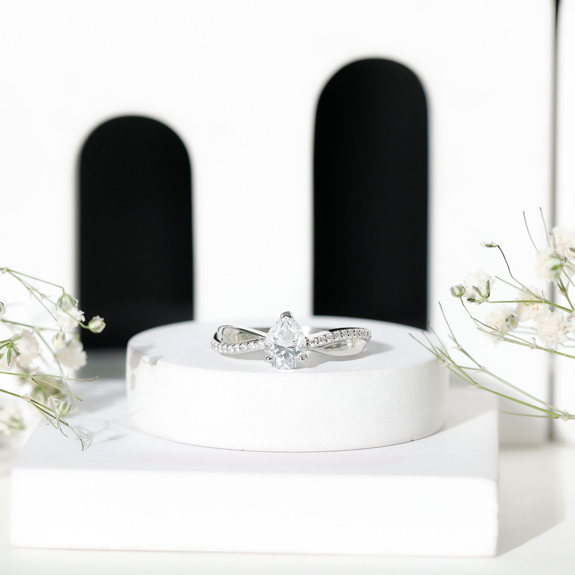 Rosec Jewels Pear Shaped Moissanite Solitaire Engagement Ring for Women (1.3 Carat, D-VS1 Quality) - Jewelry Box Included, 925 Sterling Silver, US 4.00