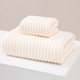 thumbnail image 4 of Nvzi Toalla grande de terciopelo coral con estampado de piñas - Toallas grises absorbentes, toallas de baño gruesas, toalla corporal suave para una máxima absorción, mayor grosor y secado rápido., 4 of 5