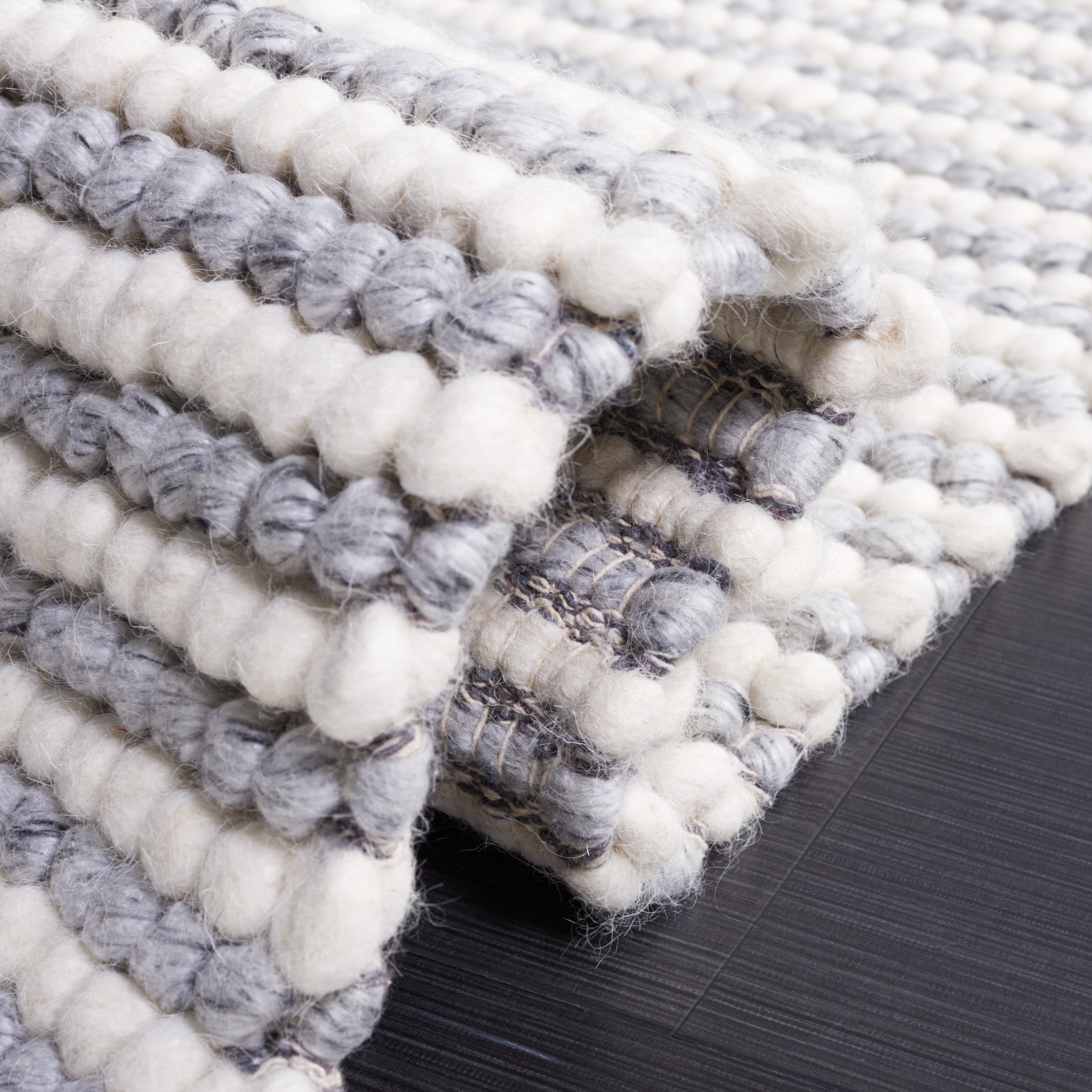 SAFAVIEH Natura Fredrick Striped Area Rug, Ivory/Grey, 8' x 8' Round