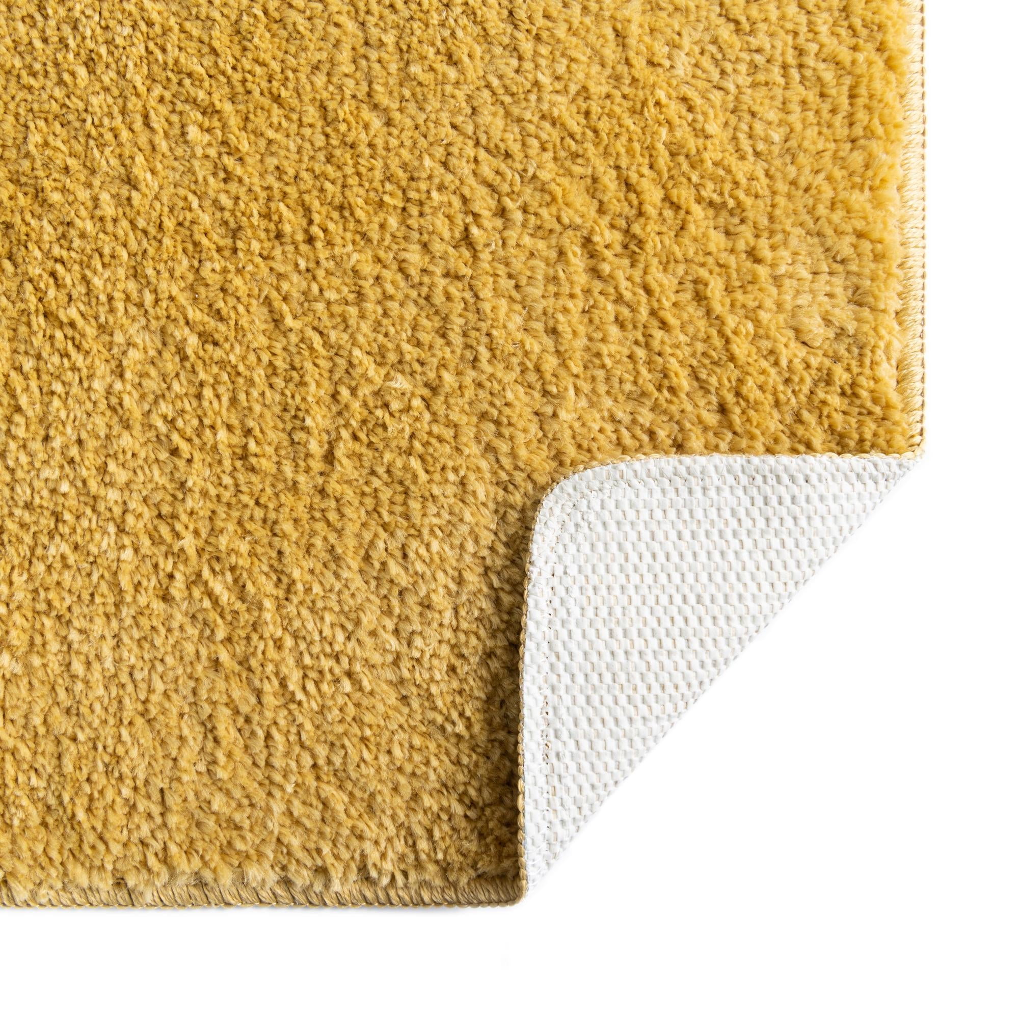 Rugs.com Bano Everyday Bath Mat Collection Rug – 1' 8 x 2' 7 Mustard Yellow Machine Washable Shag Bath Mat, Extra Soft and Absorbent, Non-Slip, Quick Dry, Perfect for Bathroom