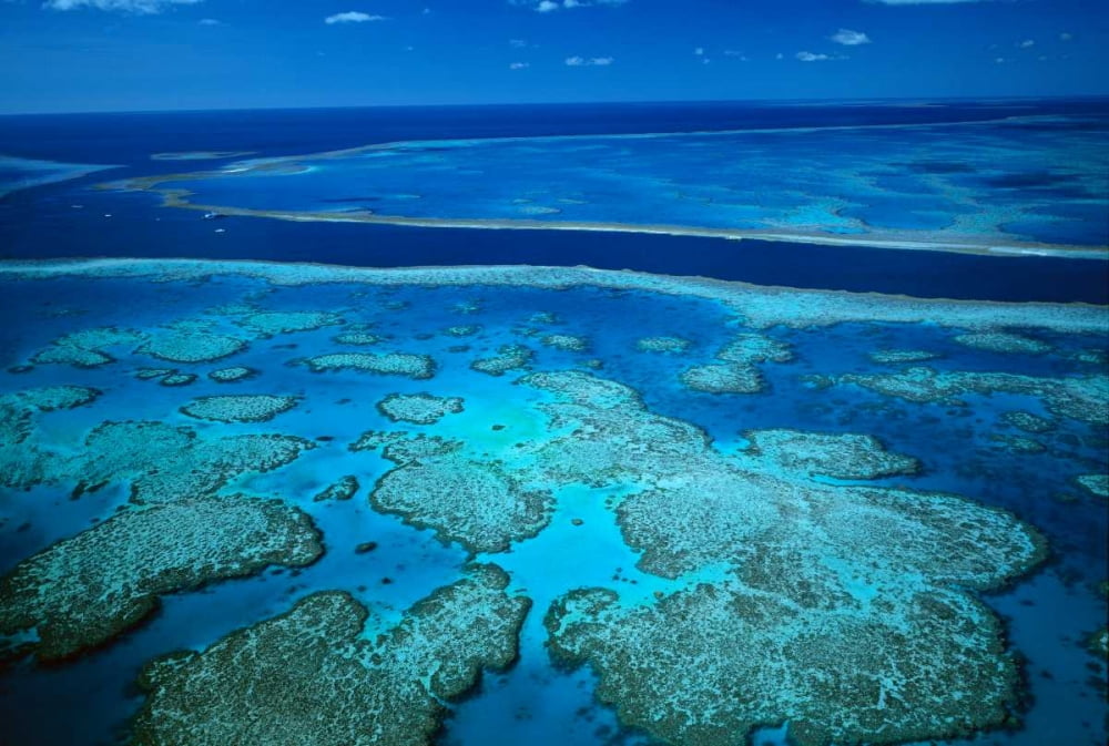 Deep channel separating Hardy Reef from Hook Reef Great Barrier Reef ...