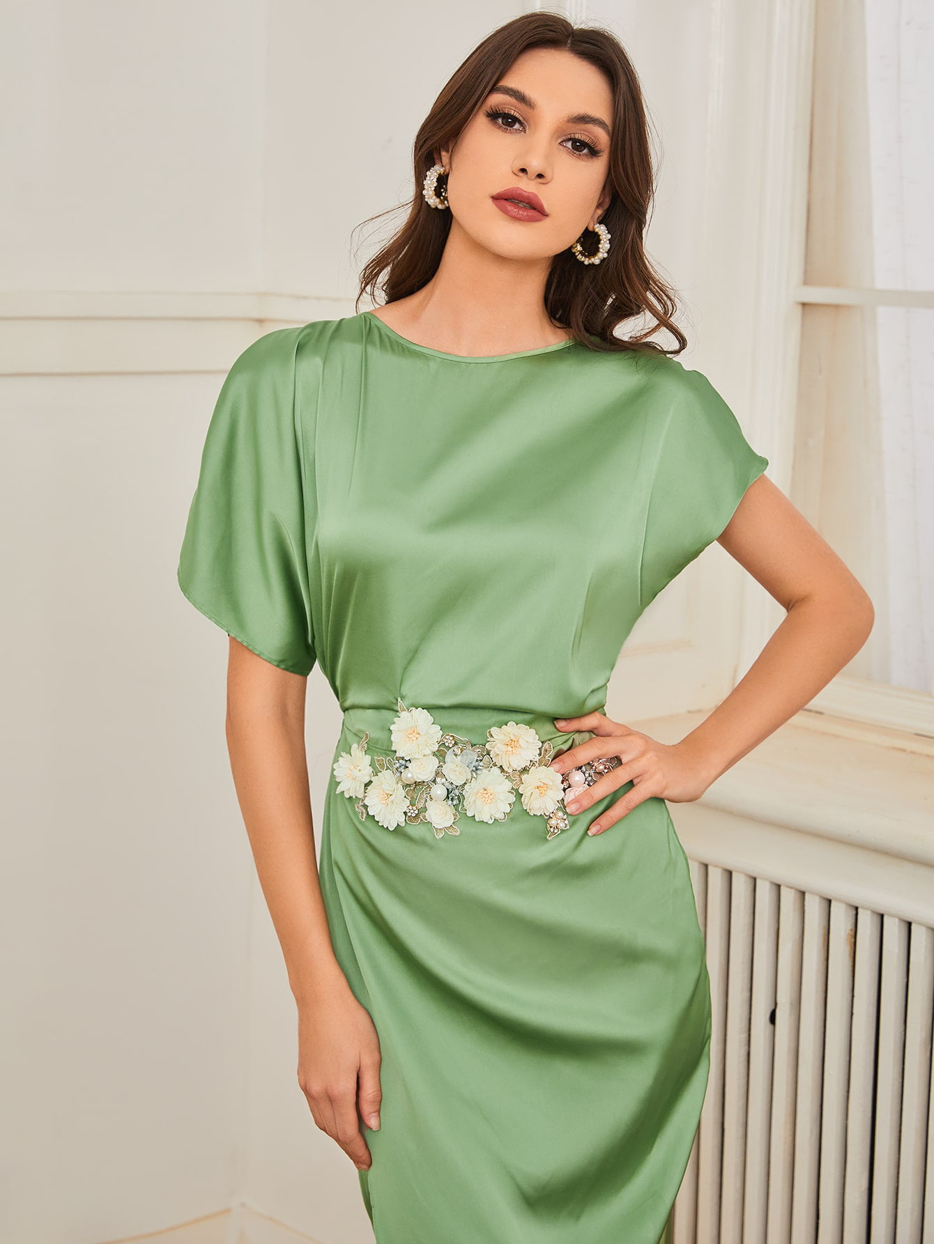 بشرة حفرة شمال شرق  Women's 3D Floral and Pearl Applique Flutter Sleeve Wrap Front Satin Dress  130275W22112 - Walmart.com