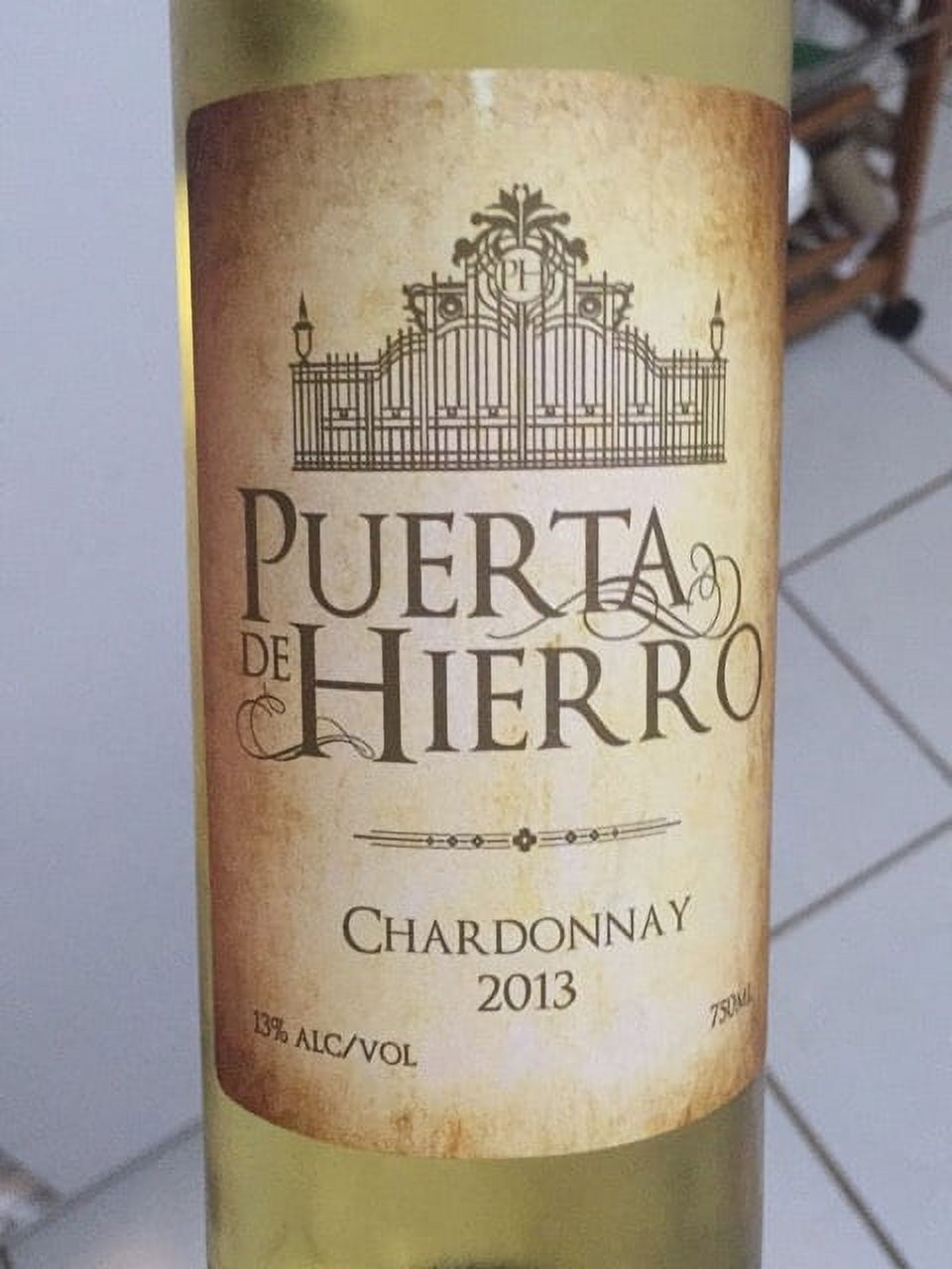 Puerta De Hierro Chardonnay Wine 750 ml Glass Bottle 13% ABV
