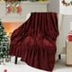 thumbnail image 4 of Manta Navideña Suave y Cálida para Siesta, Ideal para Sofá, Cama, Camping y Festivales | Color Vino | 130 X 100 Cm | Material: Poliéster | Ligera (300 G) | Regalo Navideño | 1 Unidad, 4 of 6