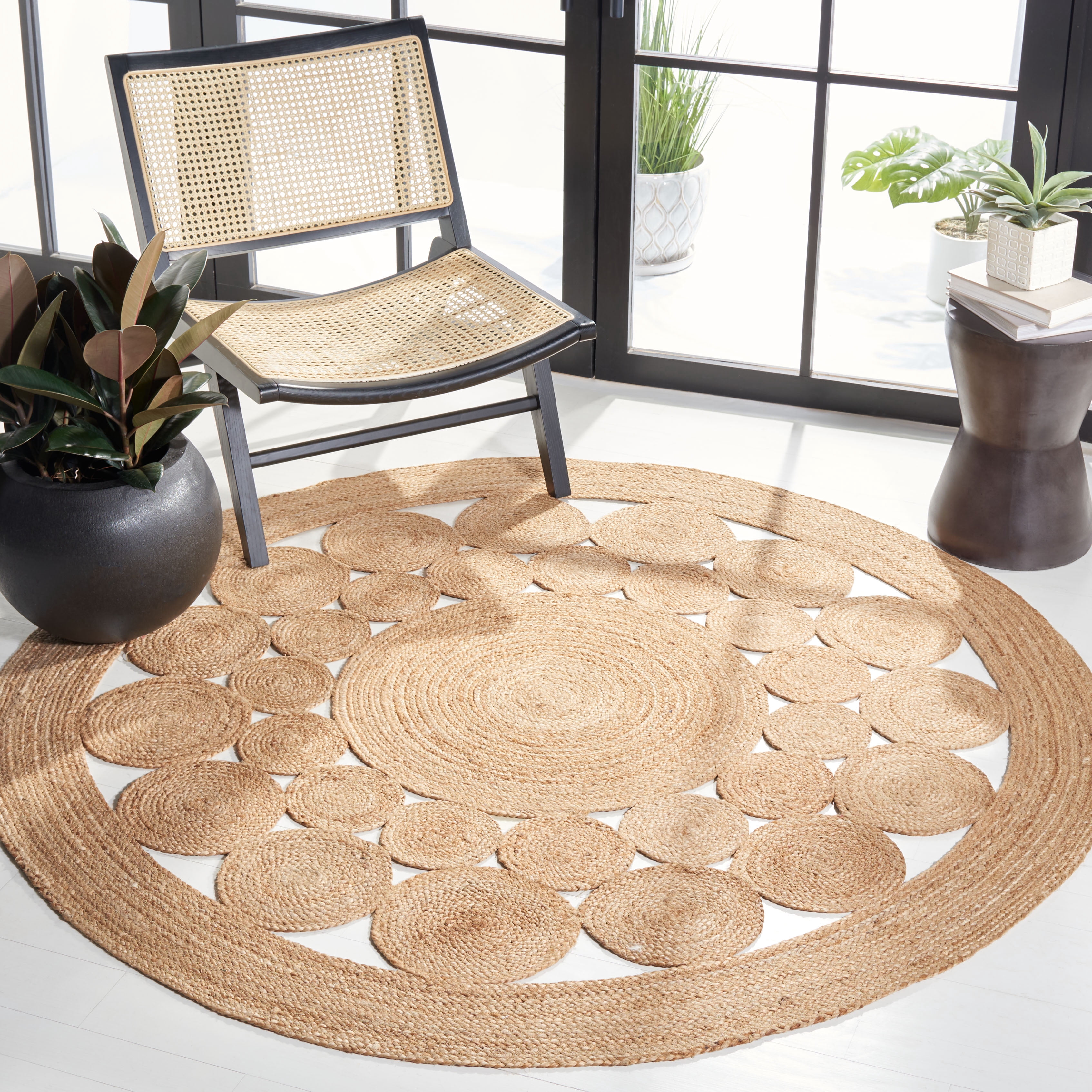 SAFAVIEH Natural Fiber Maybelle Geometric Area Rug, Natural, 9' x 9' Round