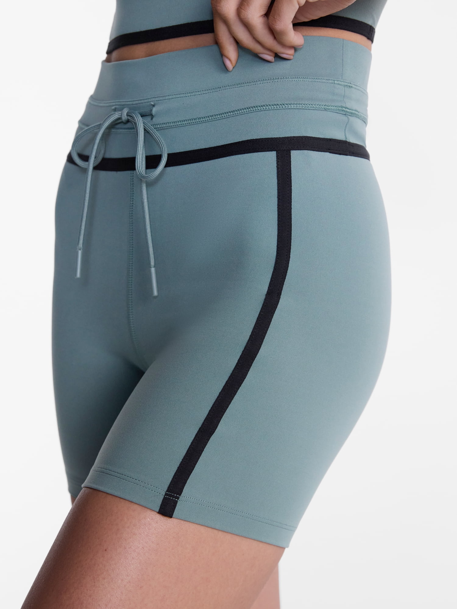 Avia Women's and Women's Plus SoftSculpt Tipped Bike Shorts, 5" Inseam, Sizes XS-4X