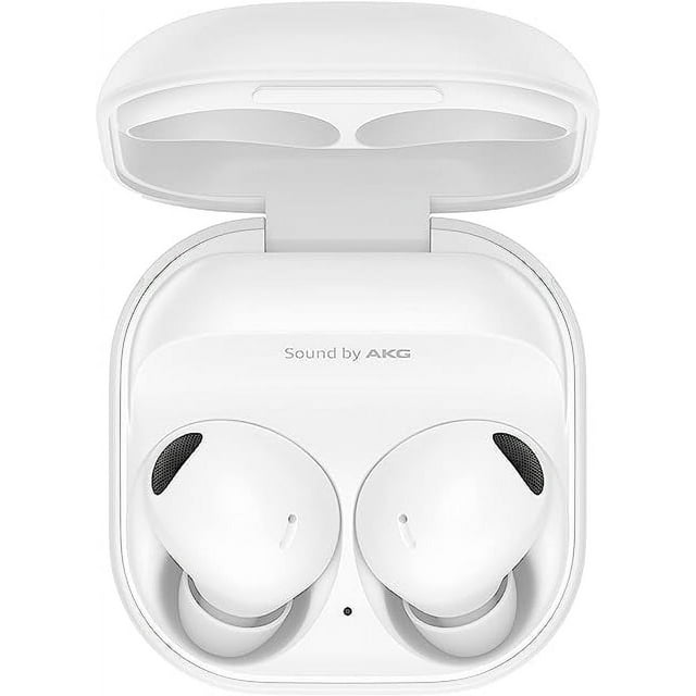 samsung galaxy buds 2 pro: audífonos intraaurales con cancelación de ruido | nuevos audífonos inalámbricos Vista cenital frontal del estuche blanco abierto mostrando ambos Buds2 Pro blancos en sus ranuras; silueta intraaural con puntas, rejillas de micrófono en negro y la leyenda "Sound by AKG" en la tapa interior. Diseño ergonómico visible; adecuados para audio de alta fidelidad y llamadas con voz HD; también suelen usarse para monitoreo portátil en viajes.