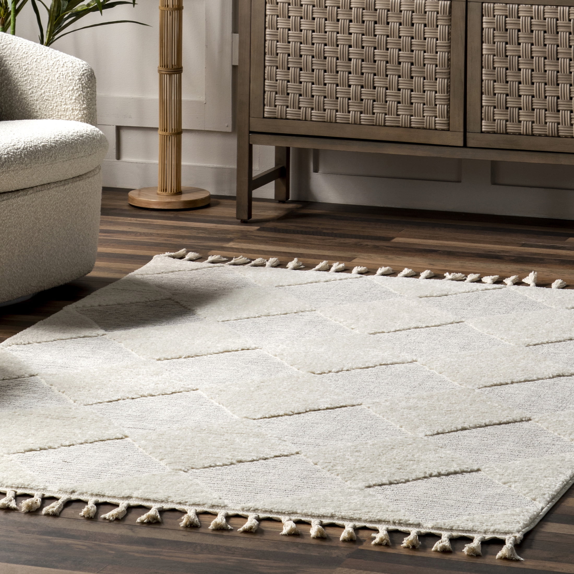 nuLOOM Marissa High/Low Diamond Tassel Area Rug, 10' x 14', Marissa Off-white