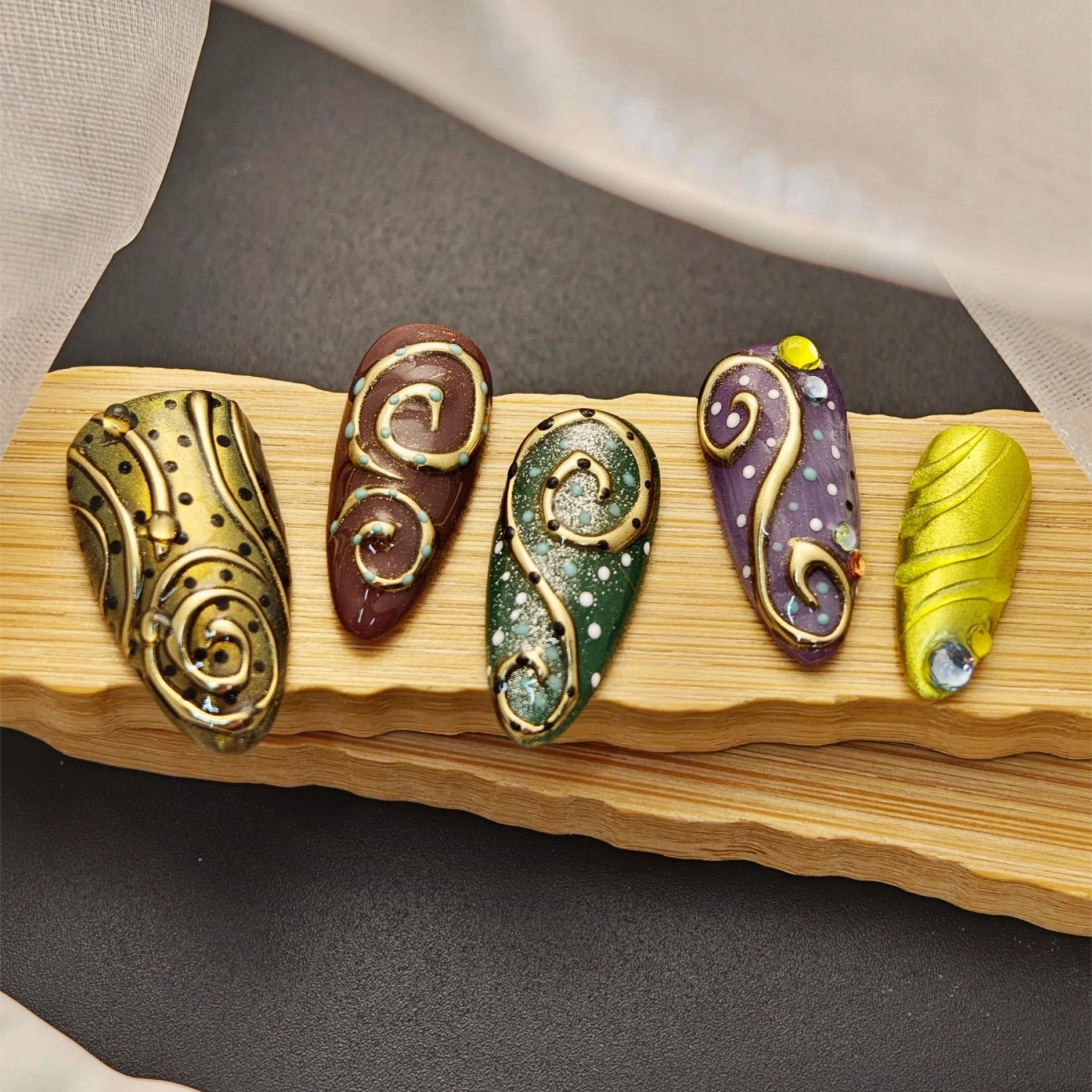 10pcs Almond Press On Nails Handmade Y2K Goth Junk Punk Style Multi-color Nails with 3D Gold Swirls & Rhinestones Suitable For Summer Parties For Women Girls