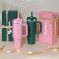 thumbnail image 4 of Vaso de 40 oz con asa y pajita, 2 tapas (2 en 1 y tapa a prueba de fugas) – Botella de agua de doble pared de acero inoxidable con aislamiento al vacío, taza de café de viaje – Regalos navideños para, 4 of 5