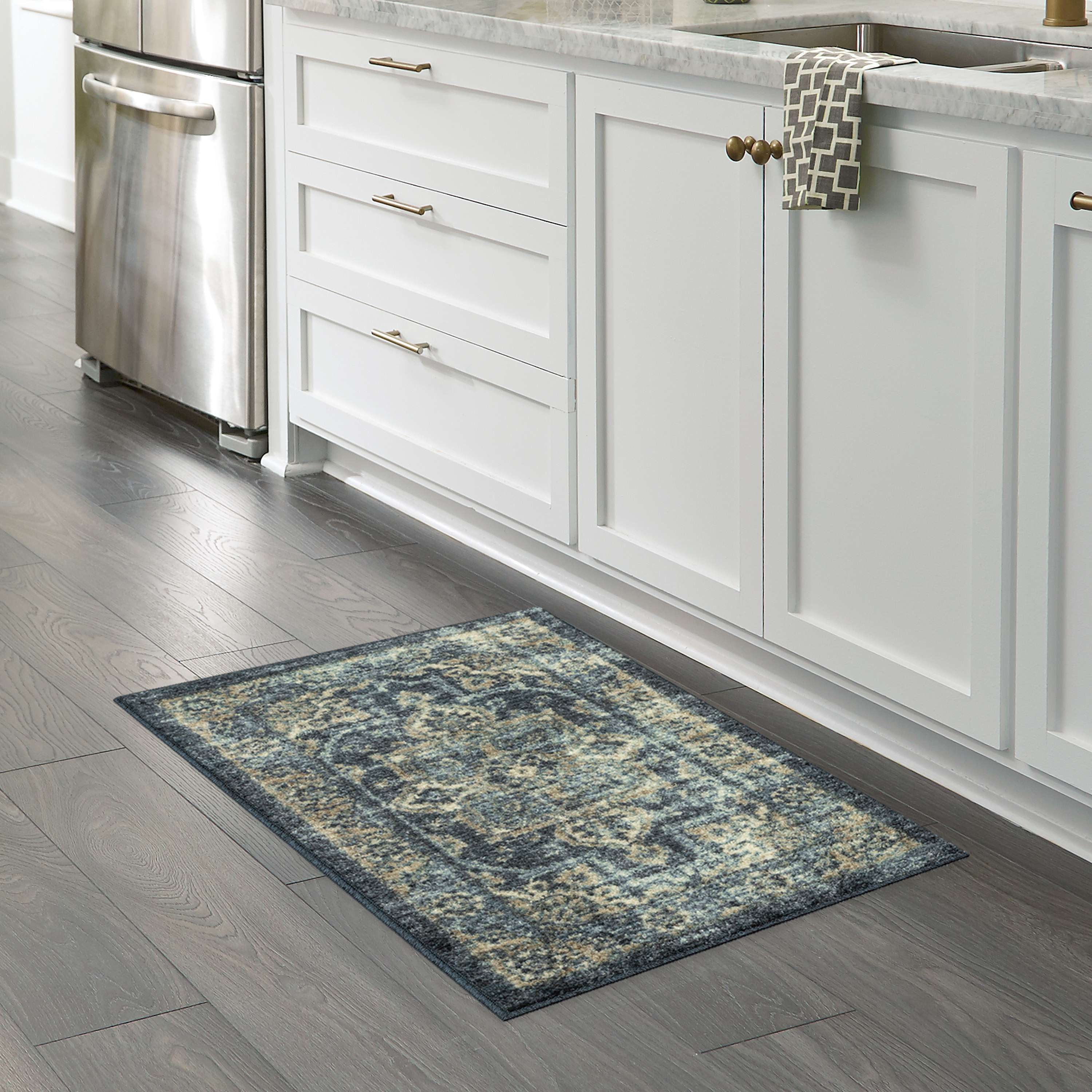 Mainstays Distressed Vintage Blue Persian Indoor Accent Rug, 1'8"x2'10"