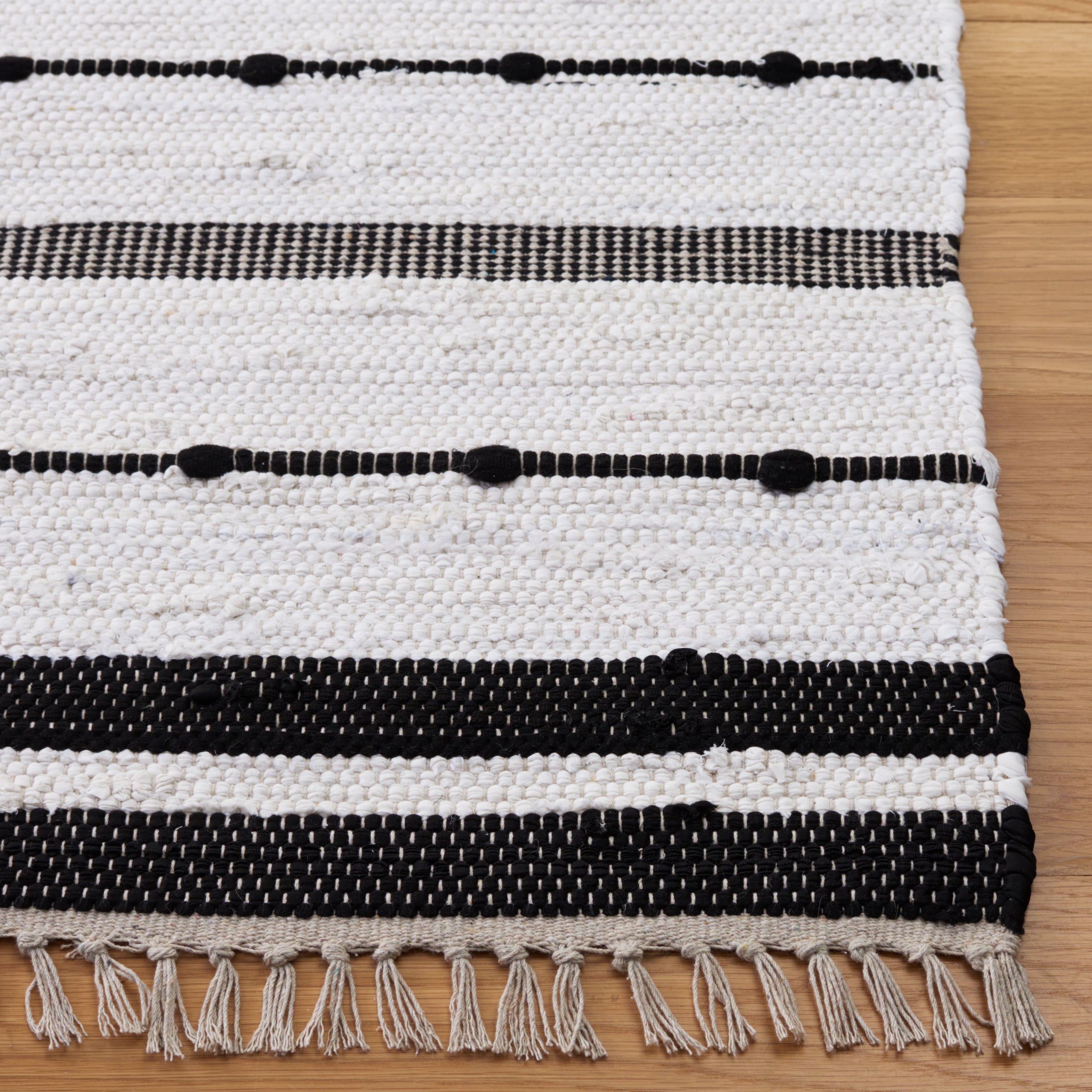 SAFAVIEH Striped Kilim Fidan Striped Cotton Area Rug, Ivory/Black, 6' x 6' Square