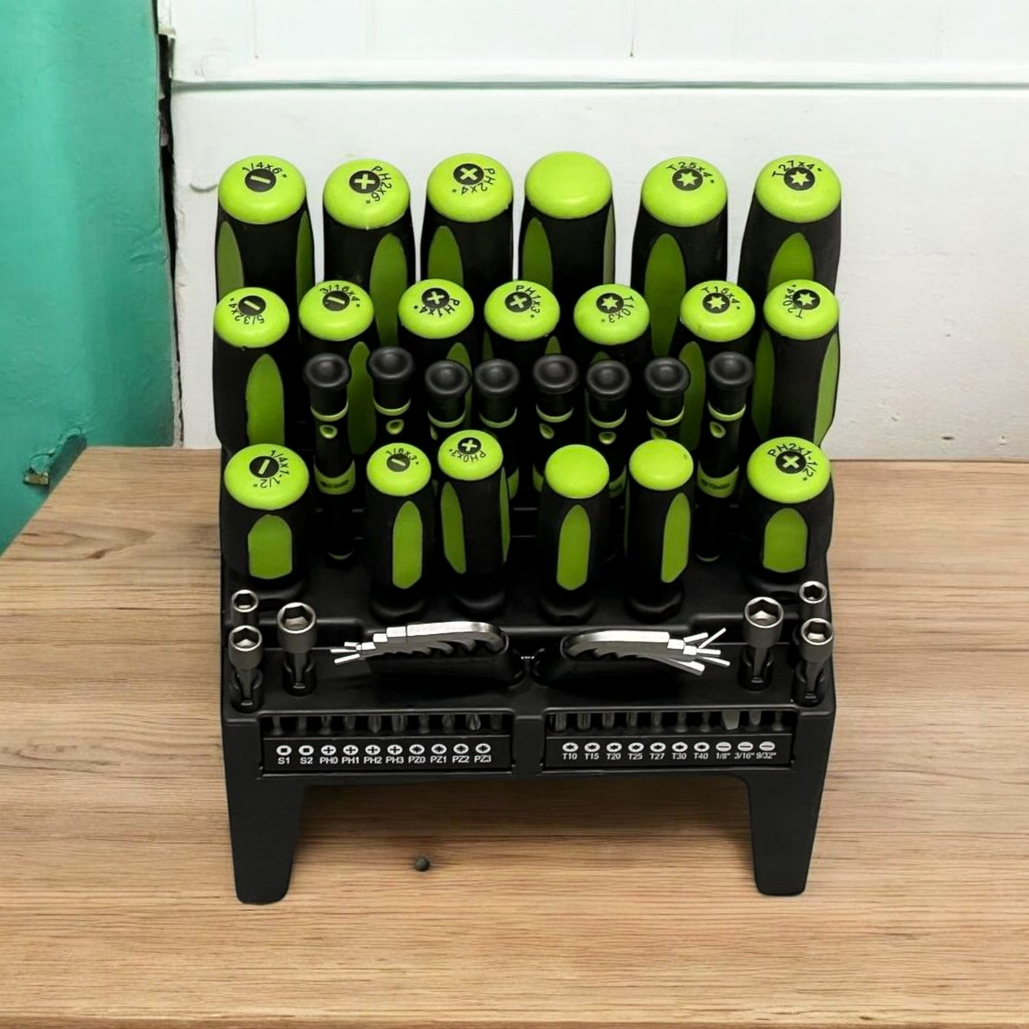 PITTSBURGH 70-Piece Screwdriver Set with Comfort-Grip Handles