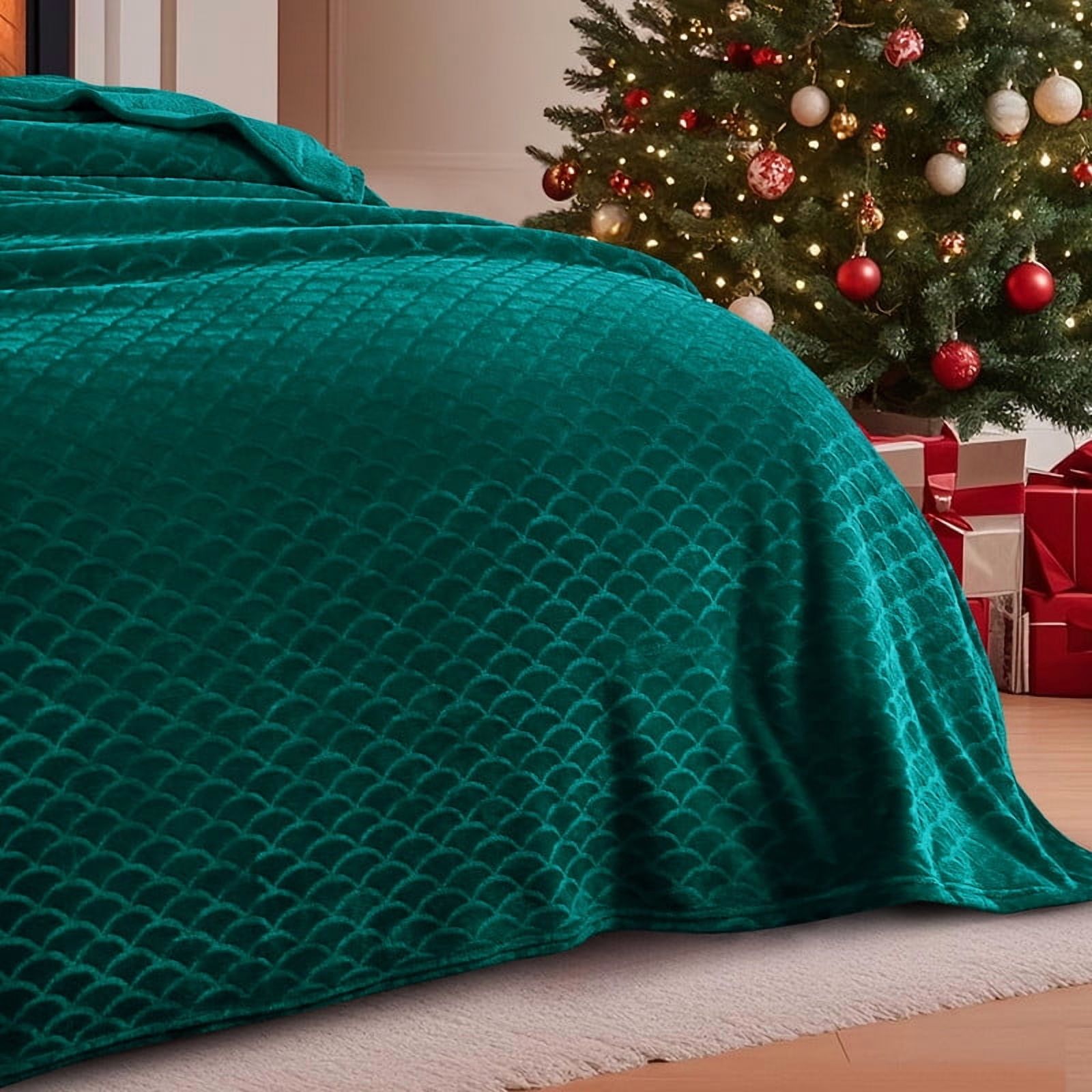 Aisbo Brushed Flannel Blanket Dark Green Queen, Super Soft and Cozy Blankets All Season Use