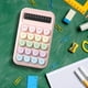 thumbnail image 5 of Mini calculadora digital de escritorio | Pantalla LCD de 8 dígitos | Tamaño compacto de bolsillo con teclas redondas | Funciona con pilas para uso en casa, escuela y oficina | Herramienta básica de, 5 of 6