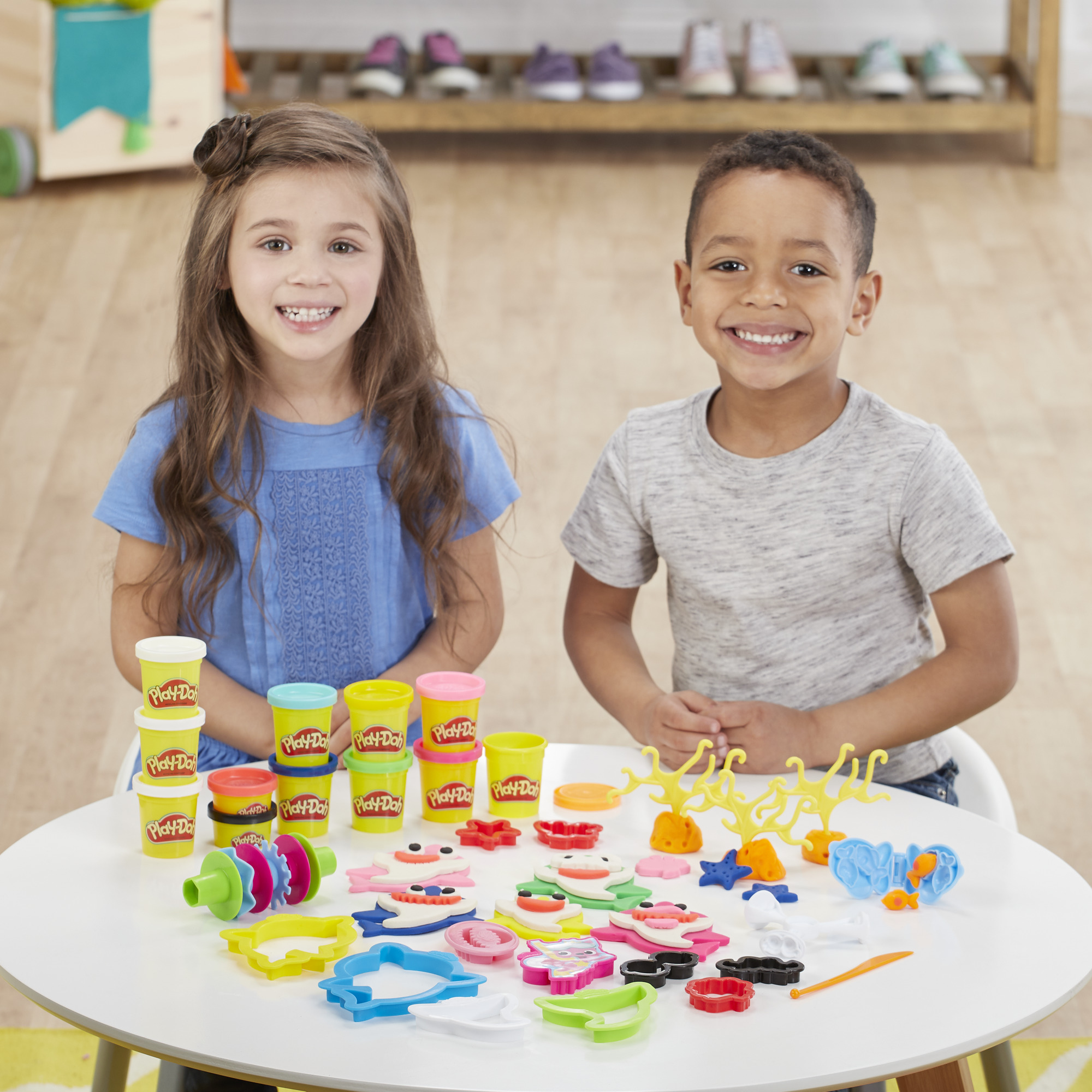Play-Doh Pinkfong Baby Shark Set with 12 Non-Toxic Cans (22 oz) - image 8 of 8