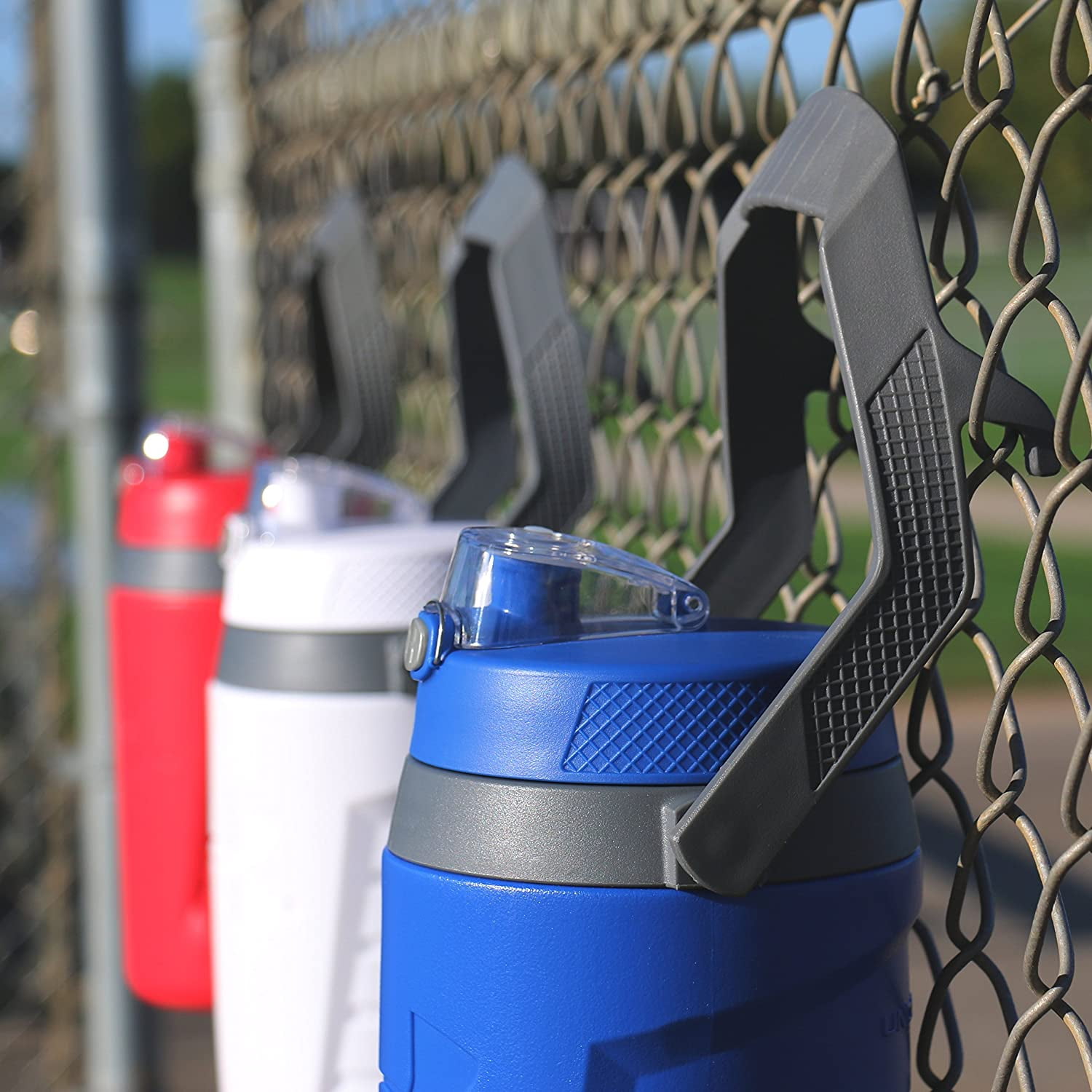 Under Armour 64 Oz Foam Insulated Water Bottle With Fence Hooks And Push  Closed Button for Sale in Los Angeles, CA - OfferUp