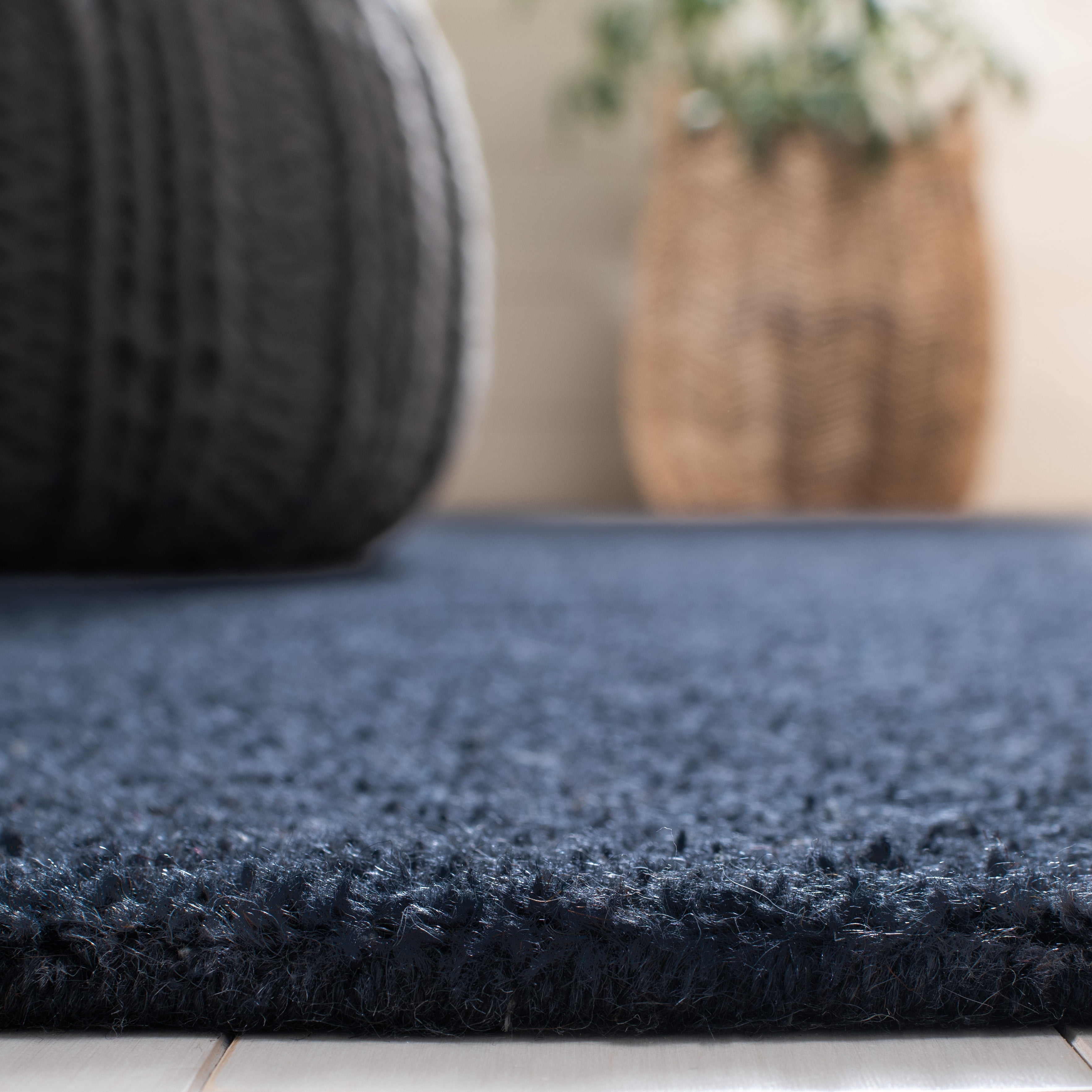 SAFAVIEH Himalaya Rachelle Solid Wool Runner Rug, Black, 2'3" x 18'