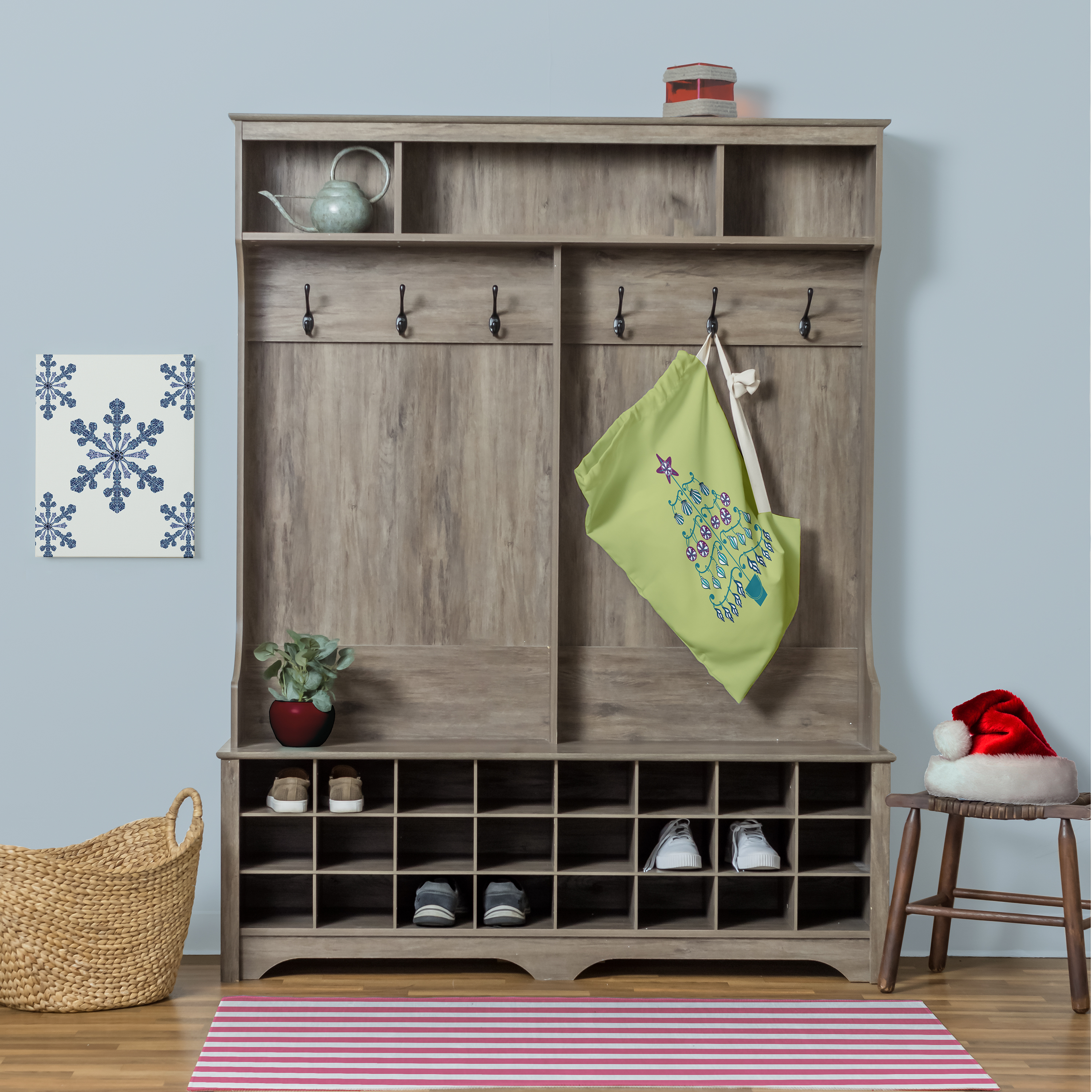 Simply Daisy Beach Tree 28 x 36 in Green Laundry Bag