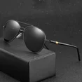 thumbnail image 3 of Gafas de sol polarizadas de piloto de lujo para hombres y mujeres, gafas de sol Retro para conducir, pescar, diseñador de marca, gafas de sol de Metal para hombres, UV400, 3 of 4