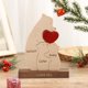 thumbnail image 1 of Adorno de oso de madera personalizado: escultura de oso personalizada con 2 a 6 nombres de familia, regalo de decoración del hogar para mamá, abuela, papá (3 nombres), 1 of 7