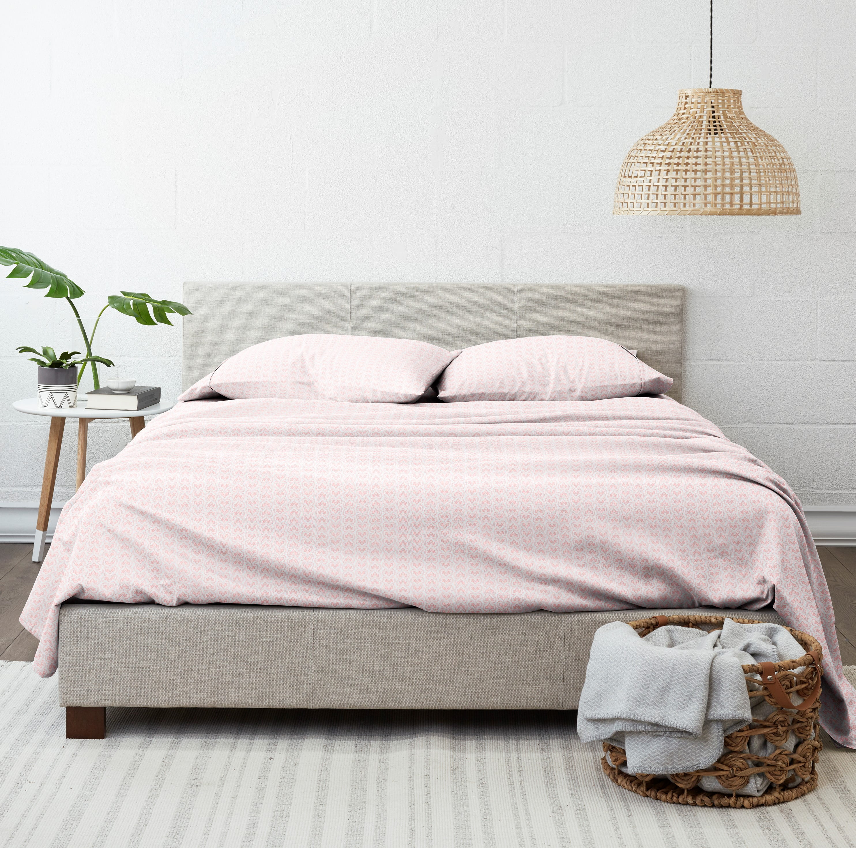 Noble Linens 4 Piece Pattern Microfiber Bed Sheets Set, Pink Classic in Pink, King