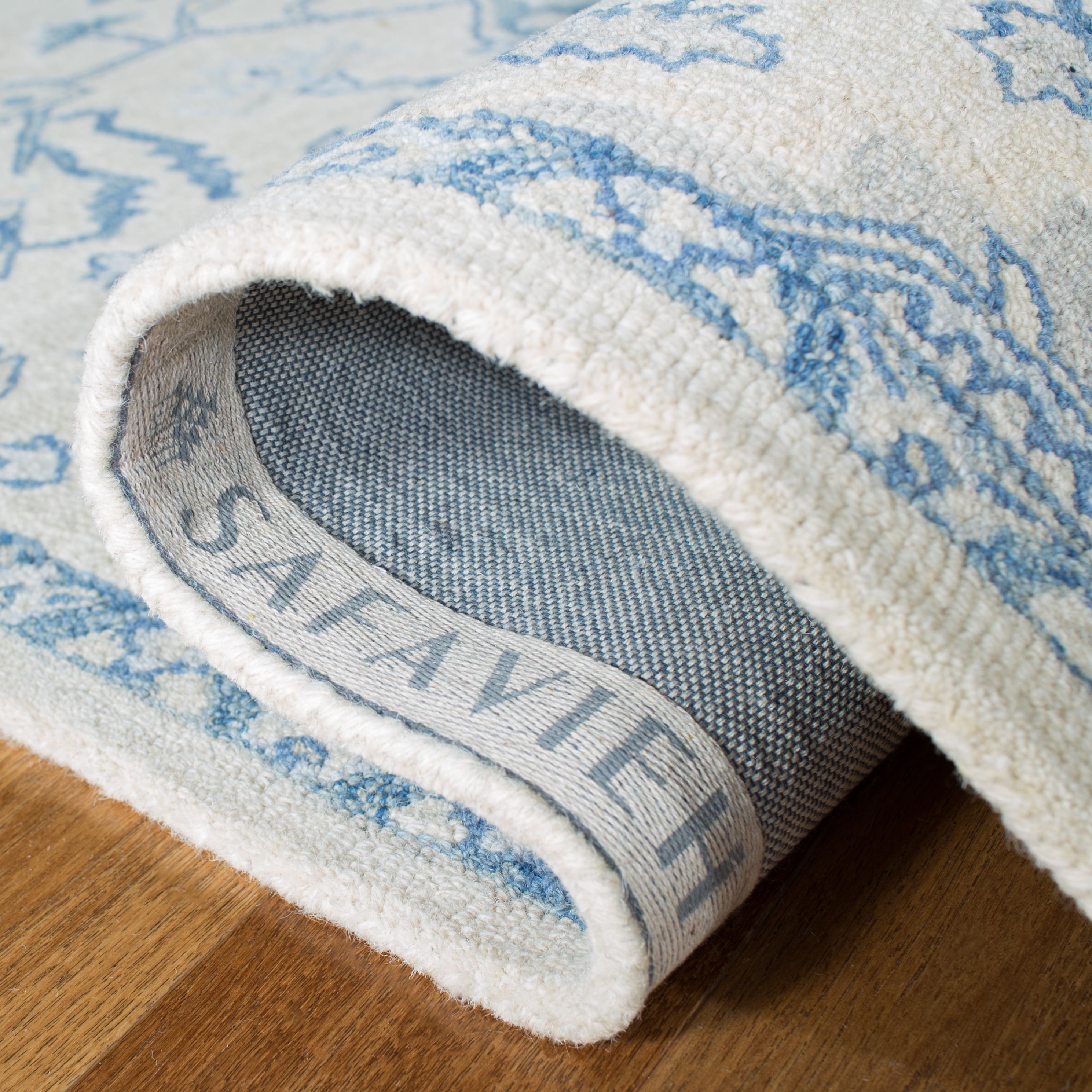 Safavieh Micro-Loop Braylon Floral Area Rug, Ivory/Blue, 2'6" x 4'
