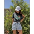 thumbnail image 2 of Camiseta Jorlyen Adventure Awaits Kindness Heart para mujer, color gris XL, 2 of 6