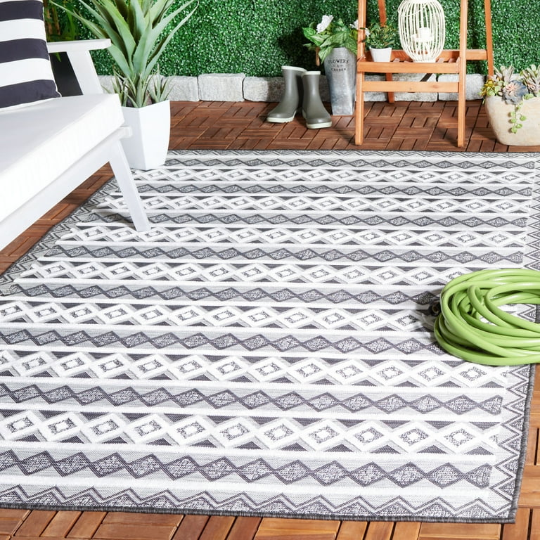 7' X 11' Ivory Or Grey Geometric Diamonds Indoor Outdoor Area Rug 7' X 11' Ivory Or Grey Geometric Diamonds Indoor Outdoor Area Rug