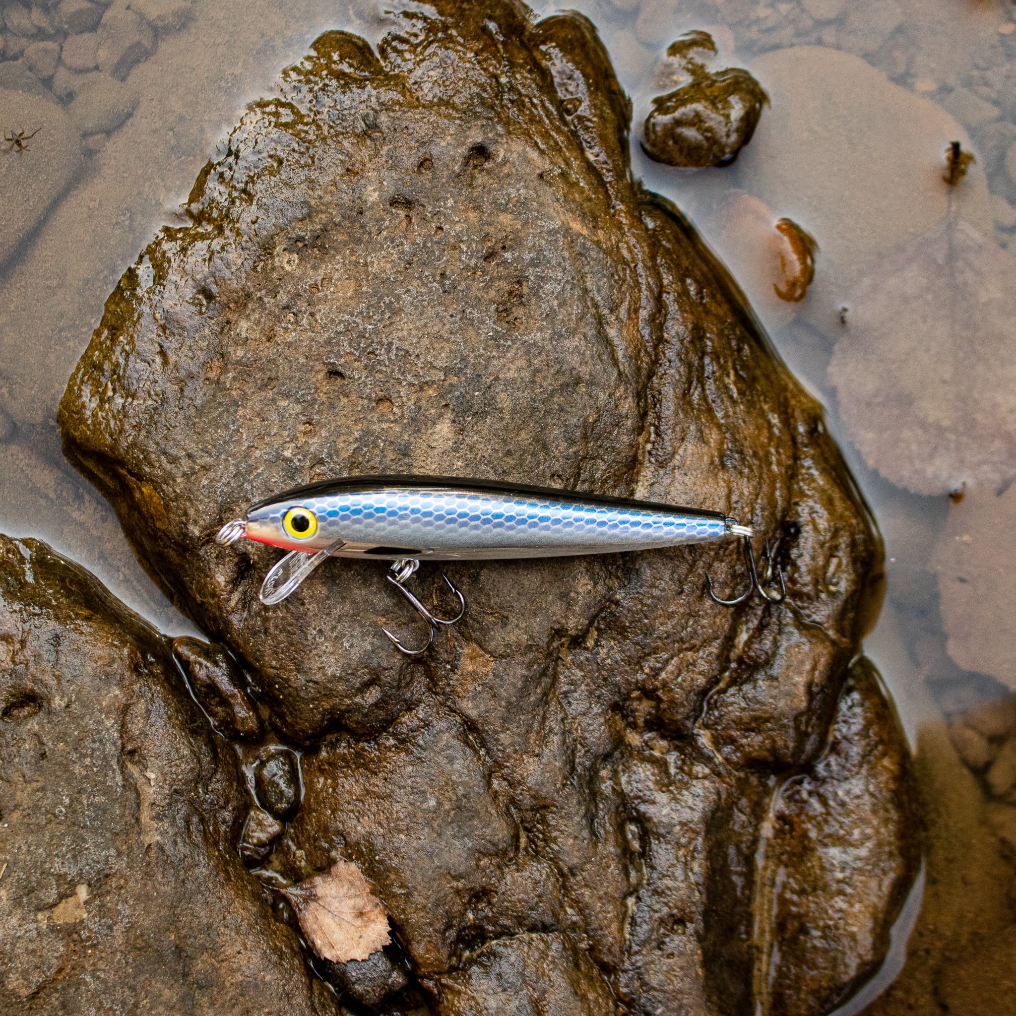 Rebel Track Down Minnow Slick Slow Sinking Slick Black Minnow 2 1/2" 5/32 oz.