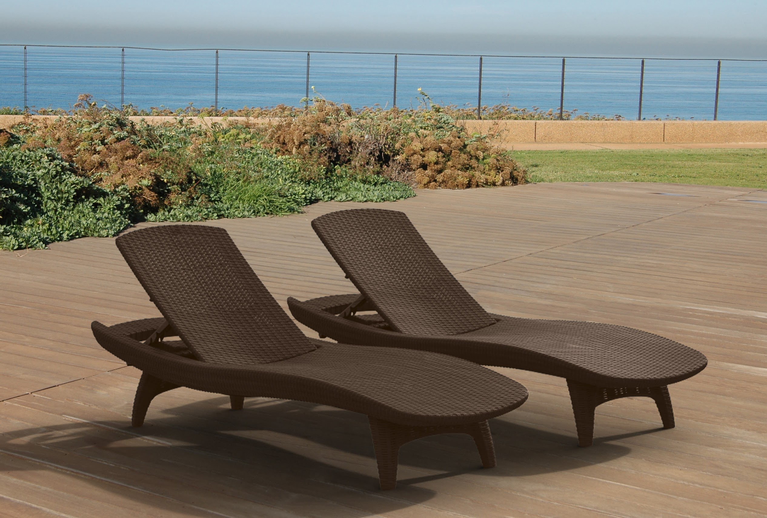 keter pacific chaise sun lounger
